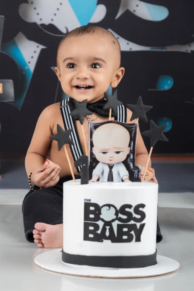 Cake smash moment 13