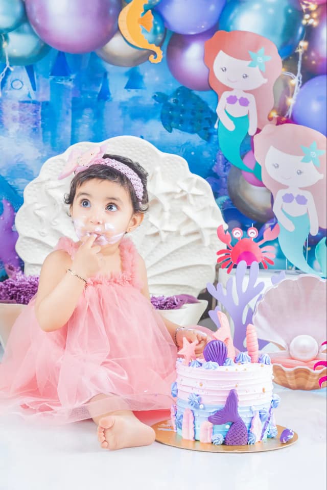 Cake smash moment 17