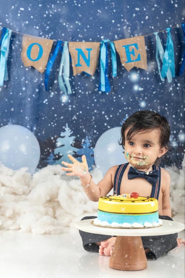 Cake smash moment 18