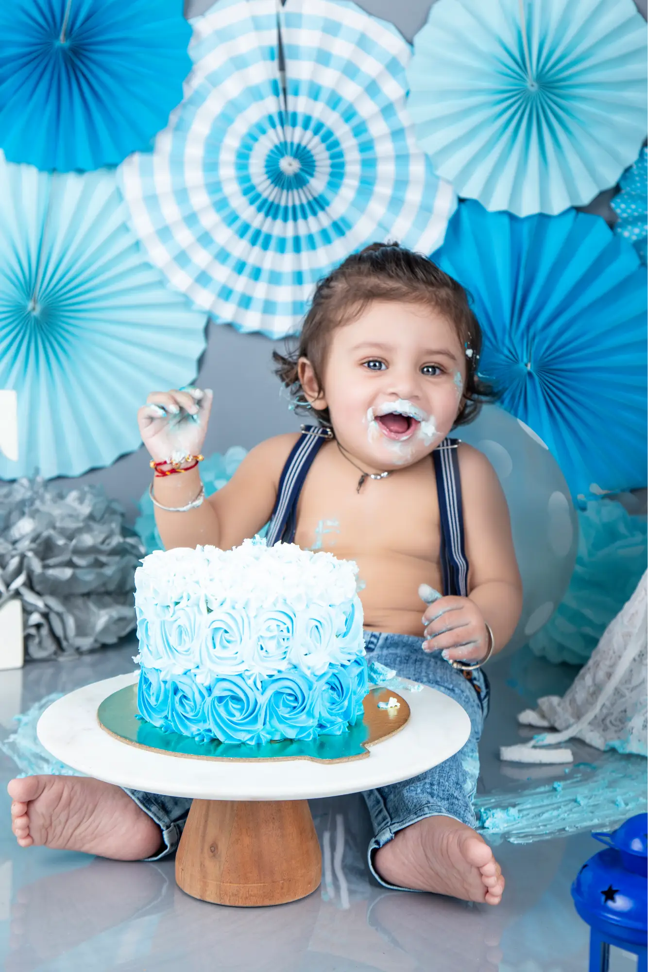 Cake smash moment 5