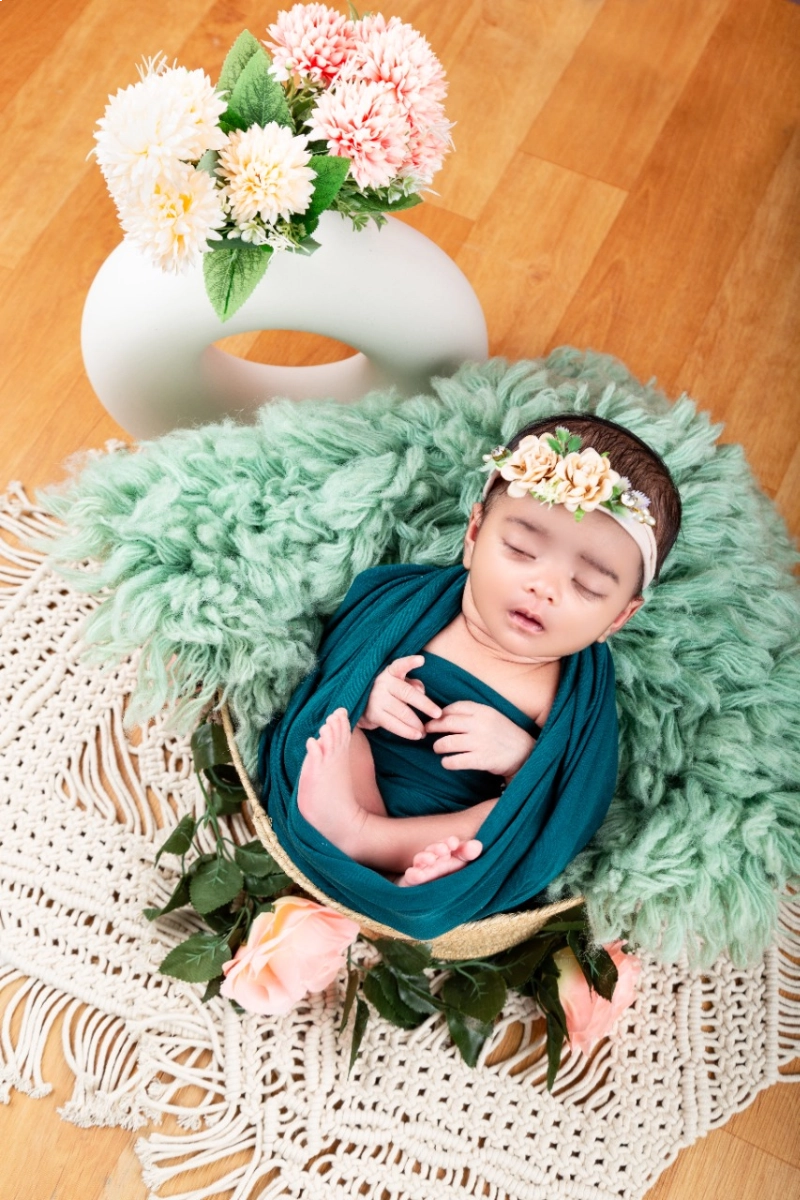 Newborn moment 3